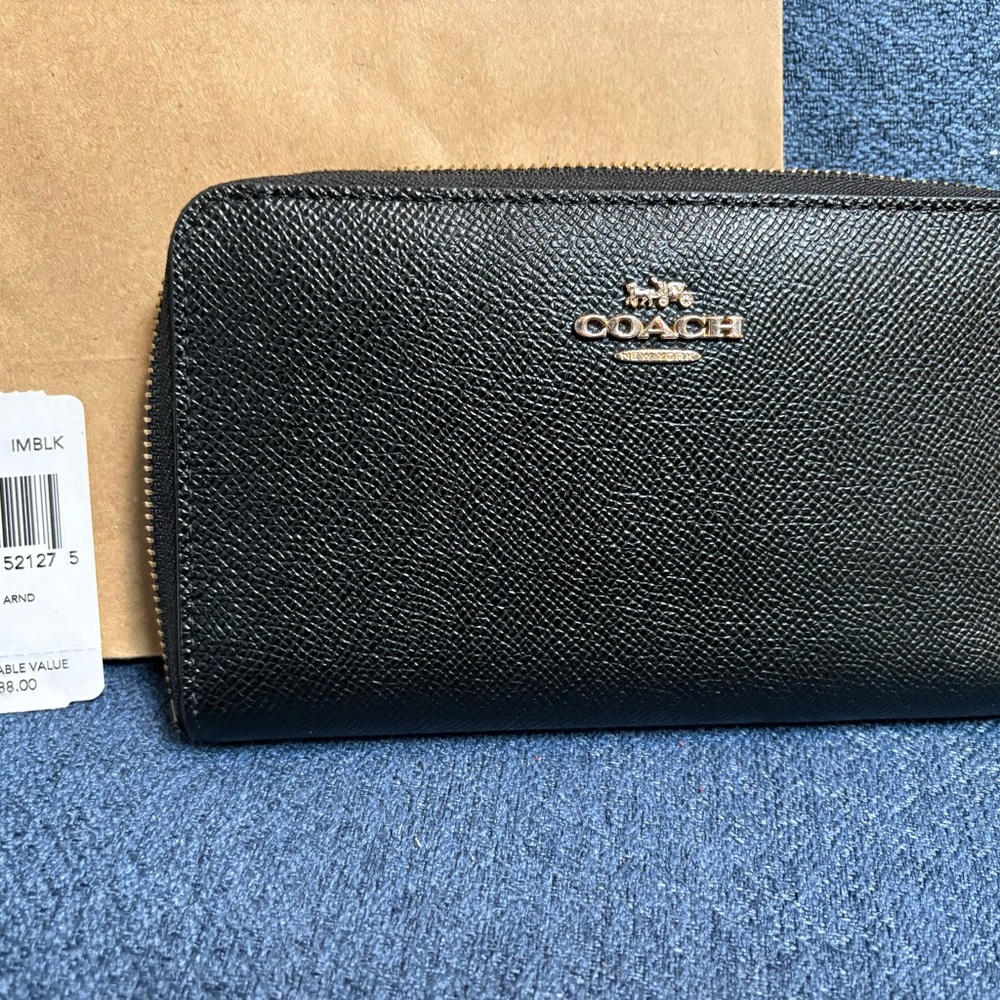 Coach Black/gold hardware, medium Id zip wallet Zip Wallet